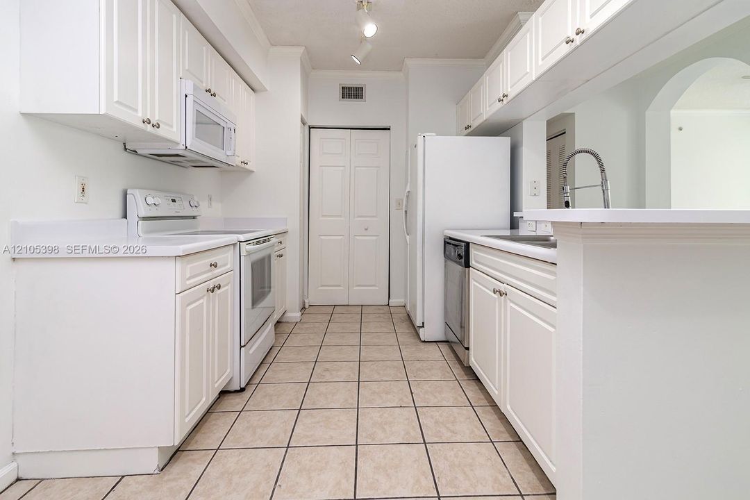 En Venta: $595,000 (3 camas, 2 baños, 1353 Pies cuadrados)