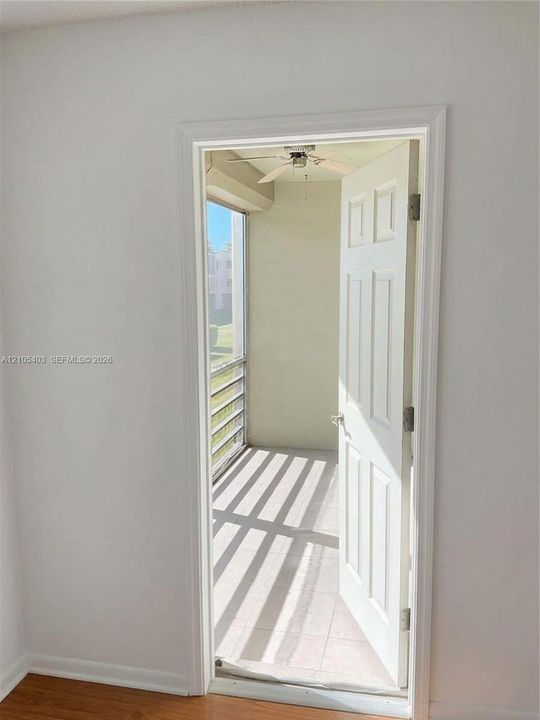 For Sale: $189,900 (2 beds, 2 baths, 920 Square Feet)