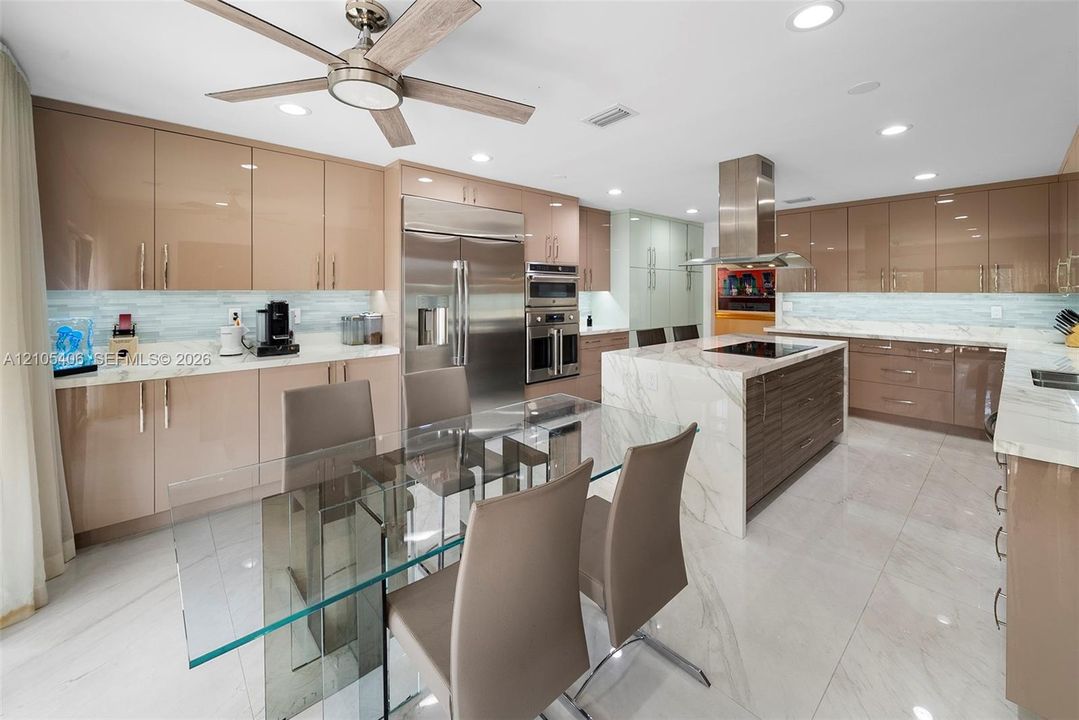 Kitchen featuring an expansive center island, stainless steel appliances, recessed lighting, and a ceiling fan