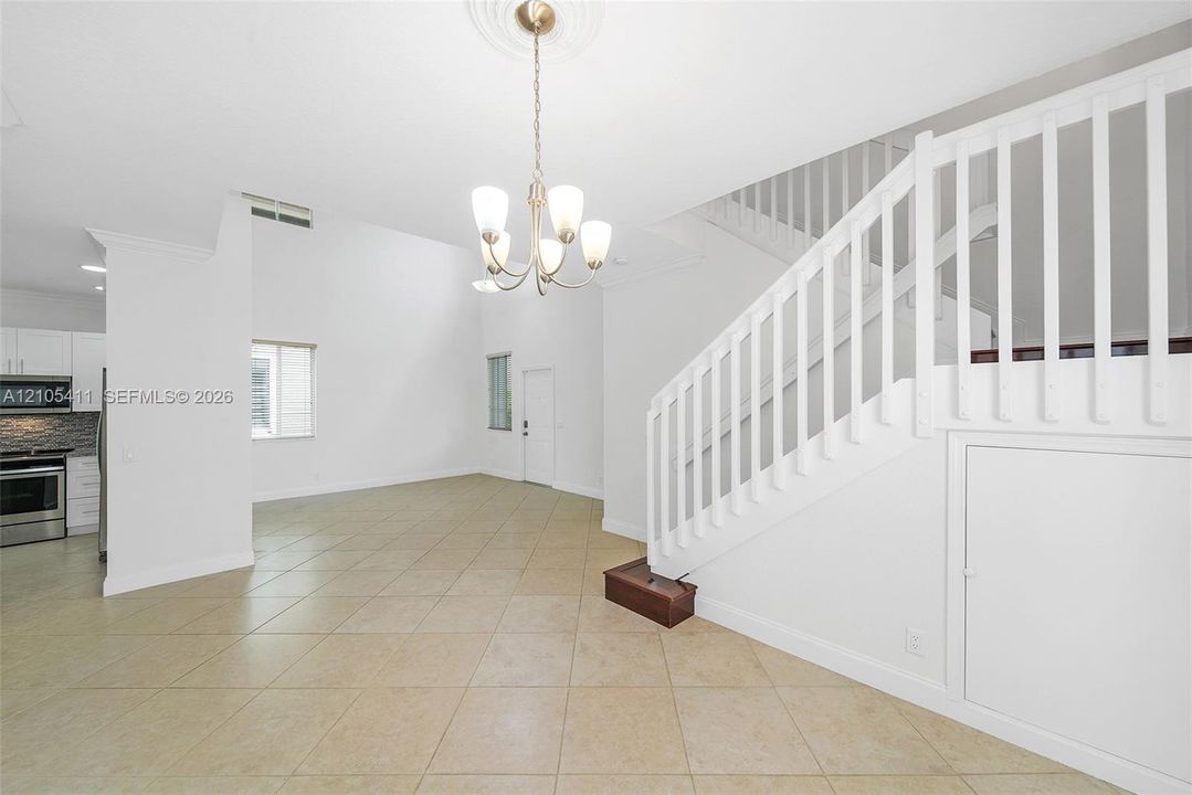 В аренду: $5,300 (5 спален, 3 ванн, 2526 Квадратных фут)