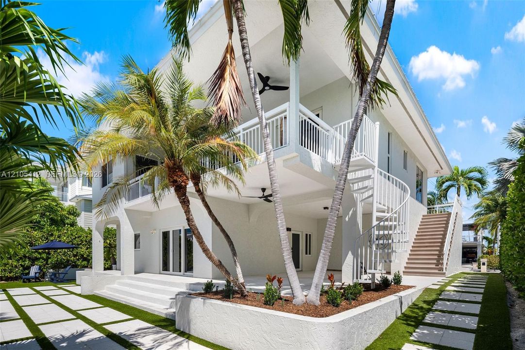 For Sale: $3,275,000 (5 beds, 3 baths, 2922 Square Feet)