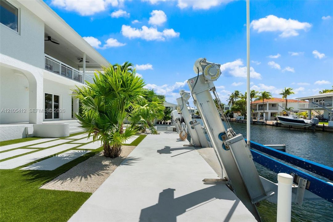 For Sale: $3,275,000 (5 beds, 3 baths, 2922 Square Feet)
