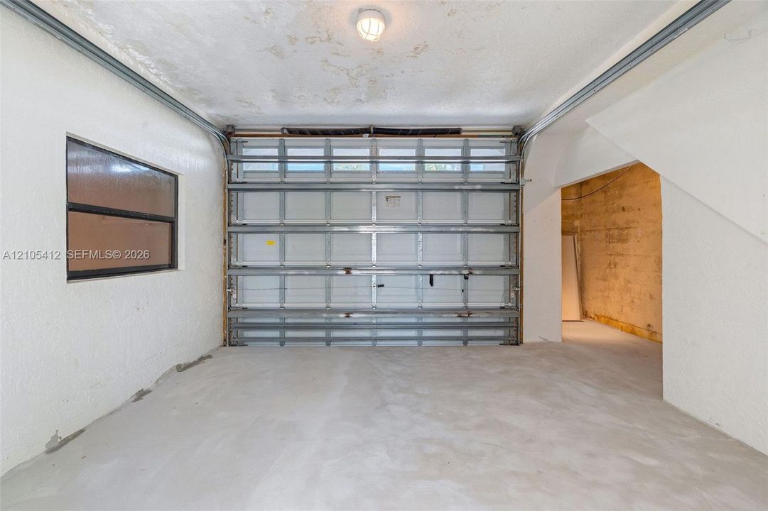 For Sale: $3,275,000 (5 beds, 3 baths, 2922 Square Feet)