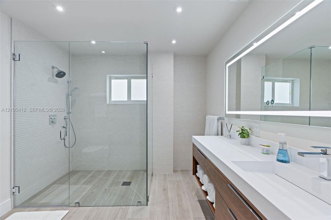 For Sale: $3,275,000 (5 beds, 3 baths, 2922 Square Feet)