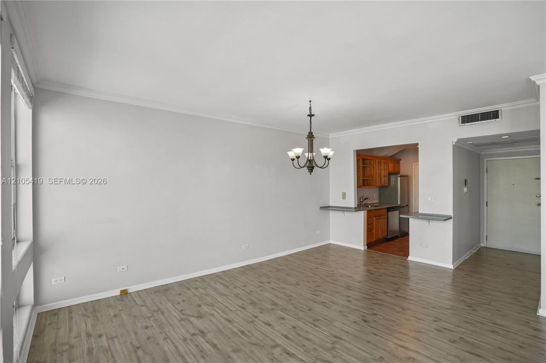 For Rent: $2,650 (1 beds, 1 baths, 790 Square Feet)