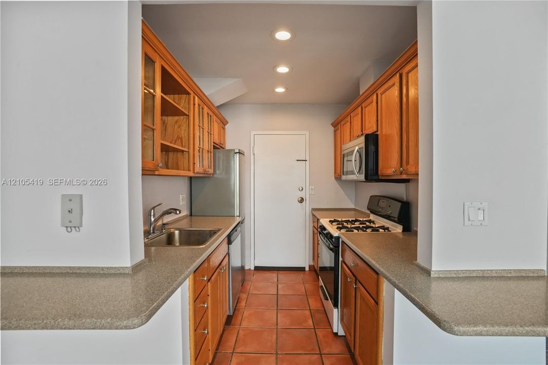 For Rent: $2,650 (1 beds, 1 baths, 790 Square Feet)