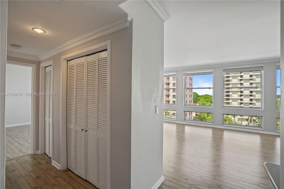 For Rent: $2,650 (1 beds, 1 baths, 790 Square Feet)