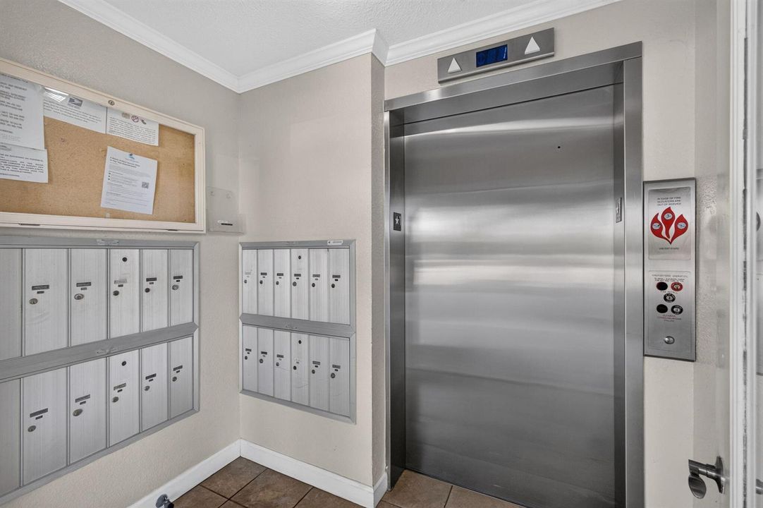 Elevator/Mail