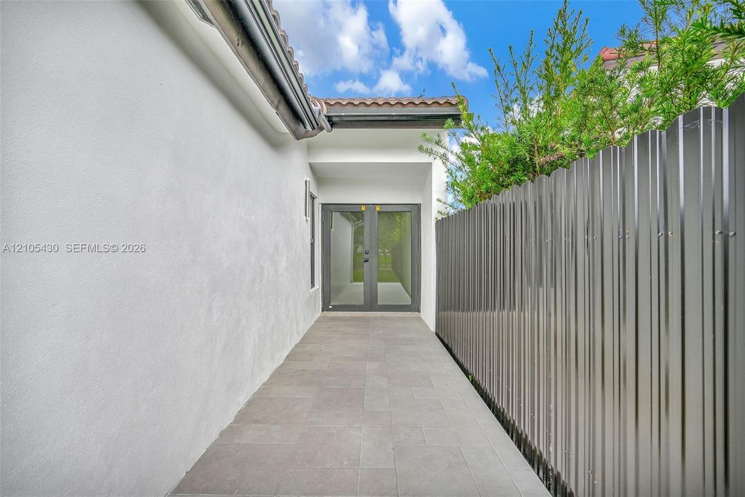 For Sale: $729,999 (3 beds, 2 baths, 1412 Square Feet)