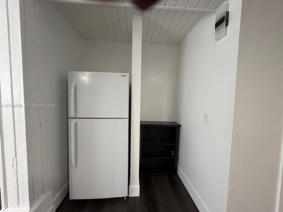 For Rent: $1,600 (1 beds, 1 baths, 380 Square Feet)