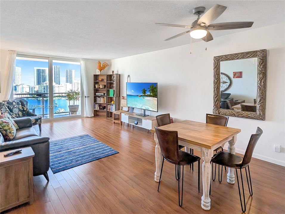 For Sale: $224,900 (1 beds, 2 baths, 878 Square Feet)