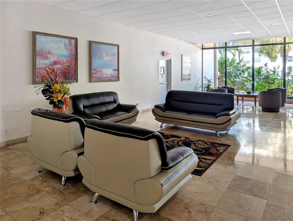 For Sale: $224,900 (1 beds, 2 baths, 878 Square Feet)