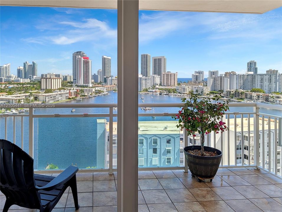 For Sale: $224,900 (1 beds, 2 baths, 878 Square Feet)