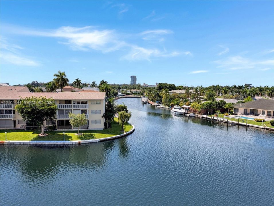 For Sale: $224,900 (1 beds, 2 baths, 878 Square Feet)