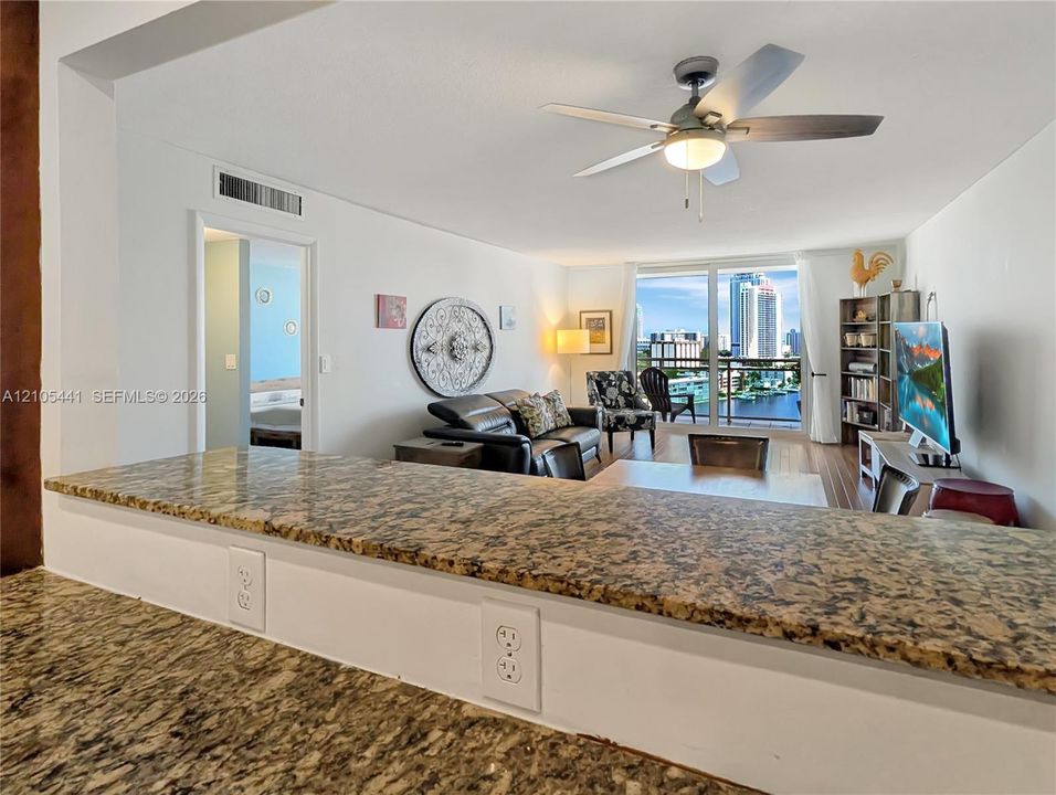 For Sale: $224,900 (1 beds, 2 baths, 878 Square Feet)
