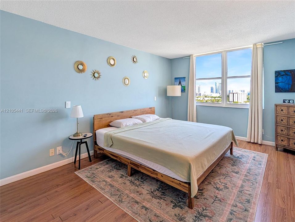 For Sale: $224,900 (1 beds, 2 baths, 878 Square Feet)