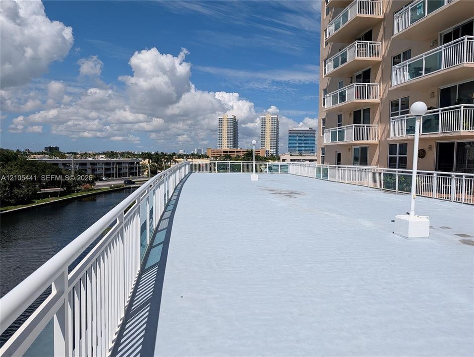 For Sale: $224,900 (1 beds, 2 baths, 878 Square Feet)