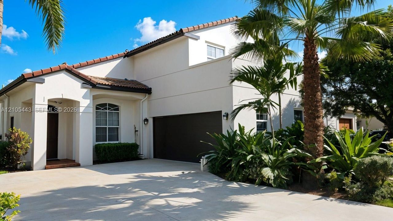 For Sale: $720,000 (4 beds, 2 baths, 1992 Square Feet)