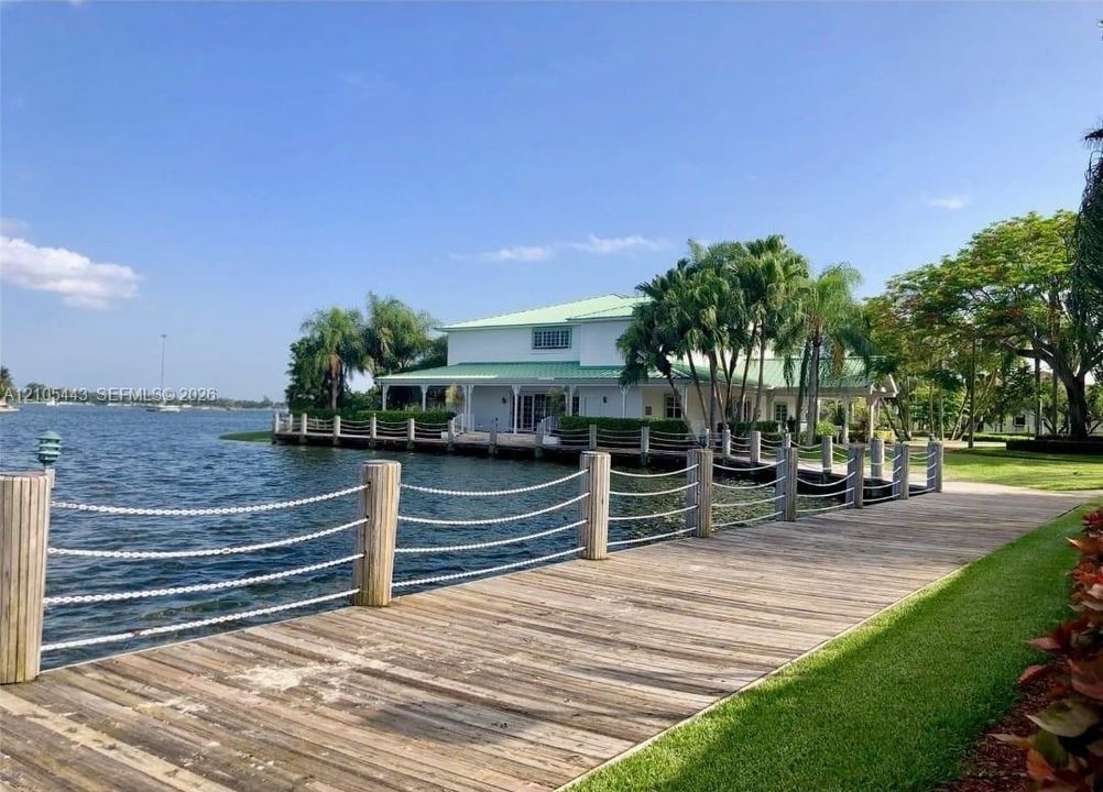 For Sale: $720,000 (4 beds, 2 baths, 1992 Square Feet)