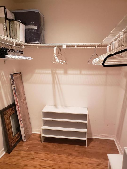 6021 walk in closet