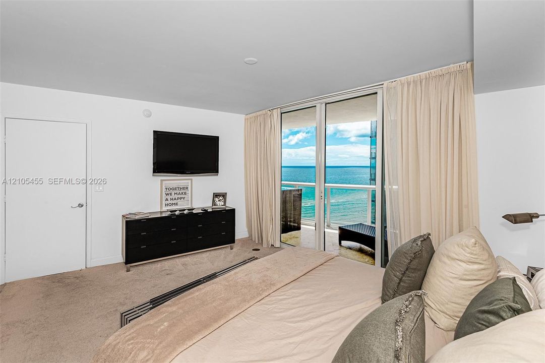 For Rent: $6,900 (2 beds, 2 baths, 1644 Square Feet)