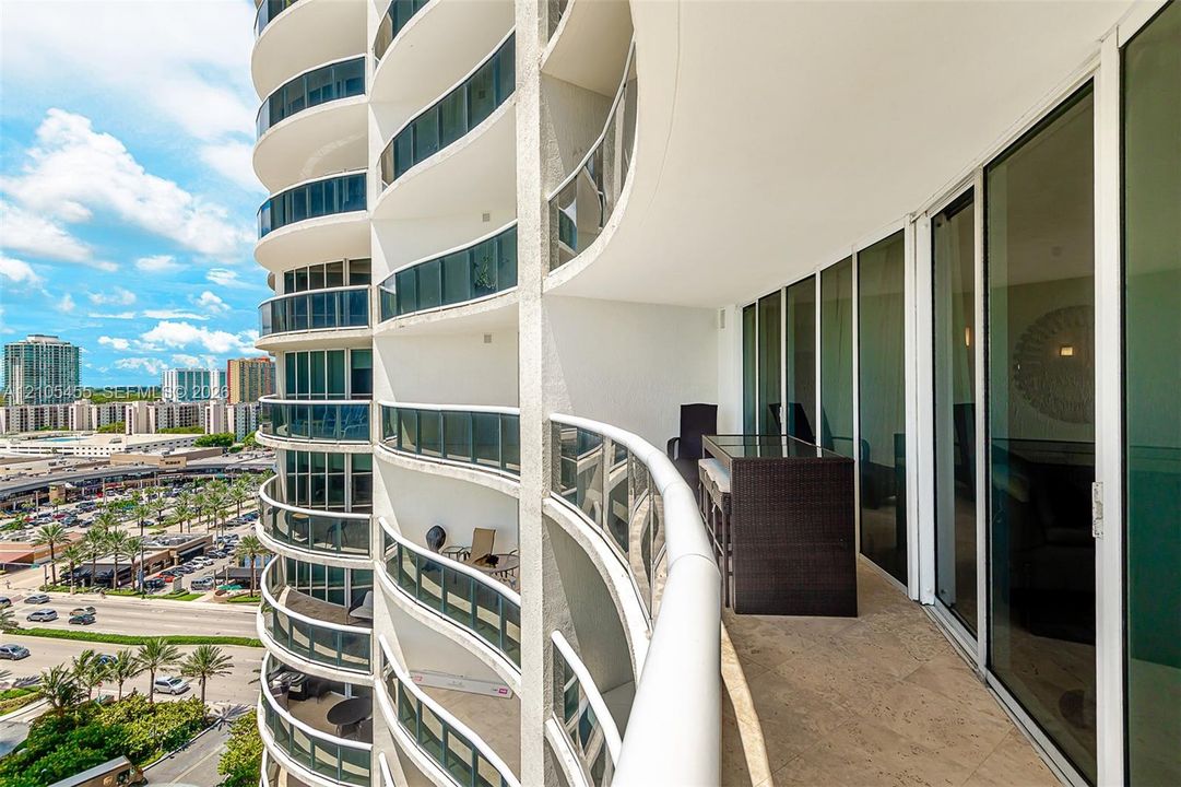 For Rent: $6,900 (2 beds, 2 baths, 1644 Square Feet)
