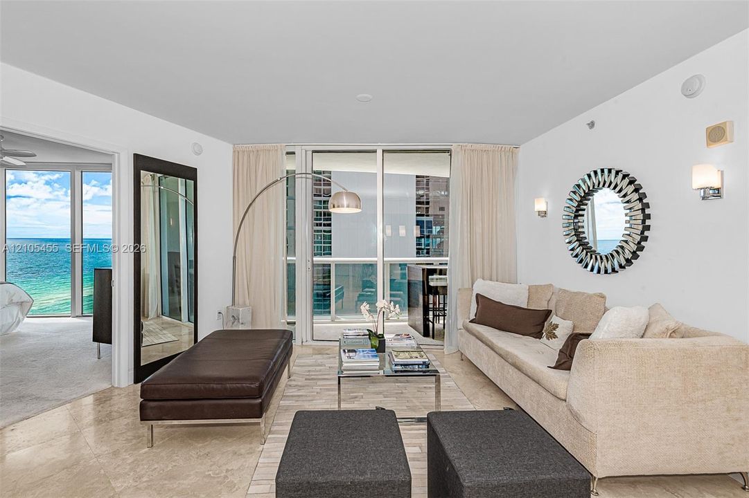 For Rent: $6,900 (2 beds, 2 baths, 1644 Square Feet)