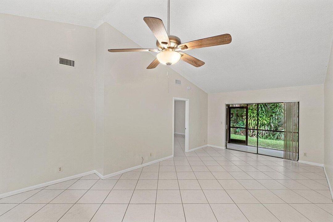 008-462HardwoodPlace-BocaRaton-FL-33431-