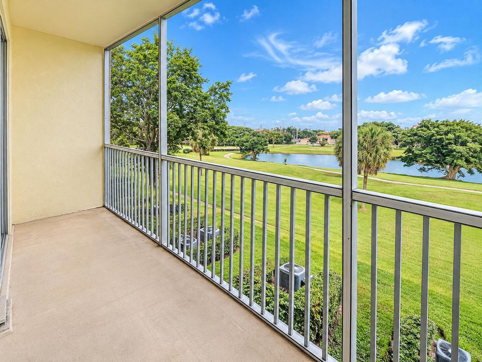 Screened Balcony Overlooking Lakeside Pa