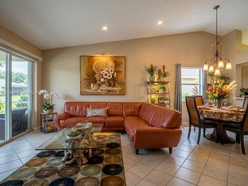Cozy and wide living/dining room