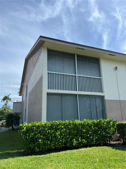 Screened balcony