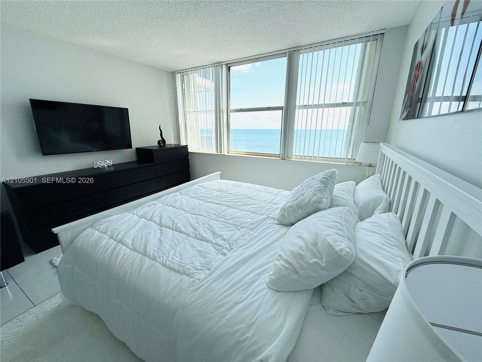 For Sale: $475,000 (1 beds, 2 baths, 980 Square Feet)