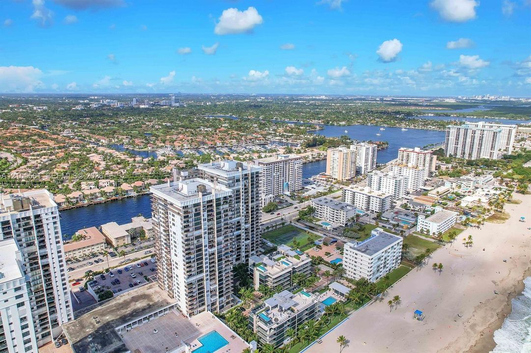 For Sale: $475,000 (1 beds, 2 baths, 980 Square Feet)