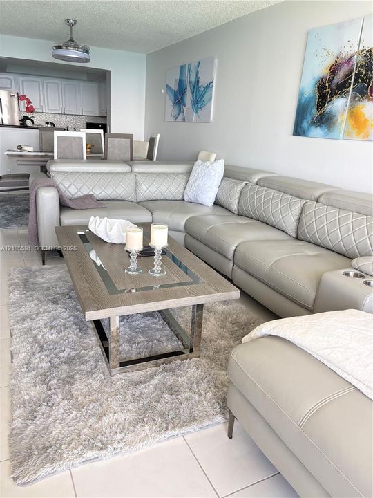 For Sale: $475,000 (1 beds, 2 baths, 980 Square Feet)