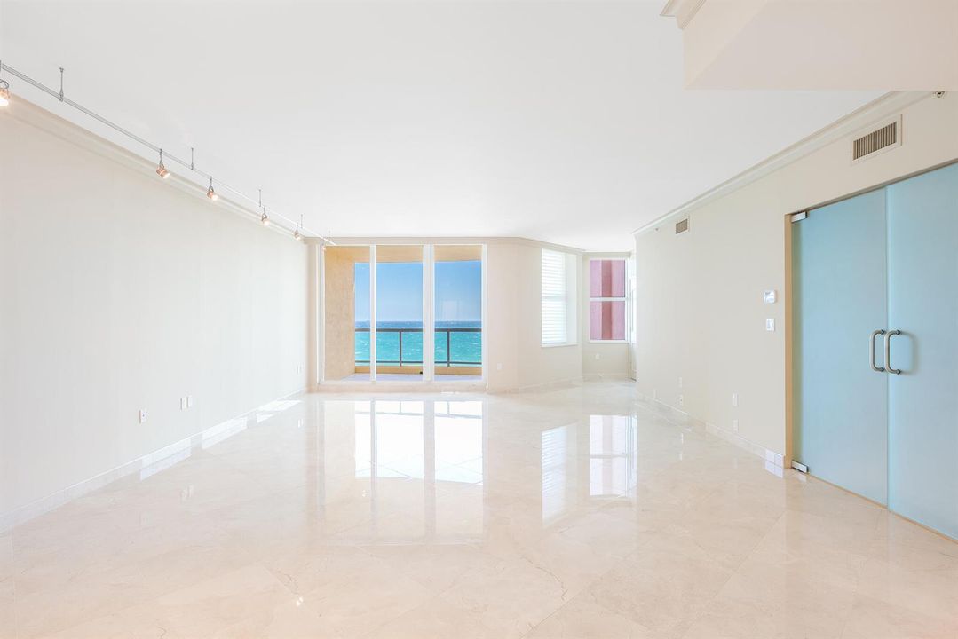 _0035_Living Area 2