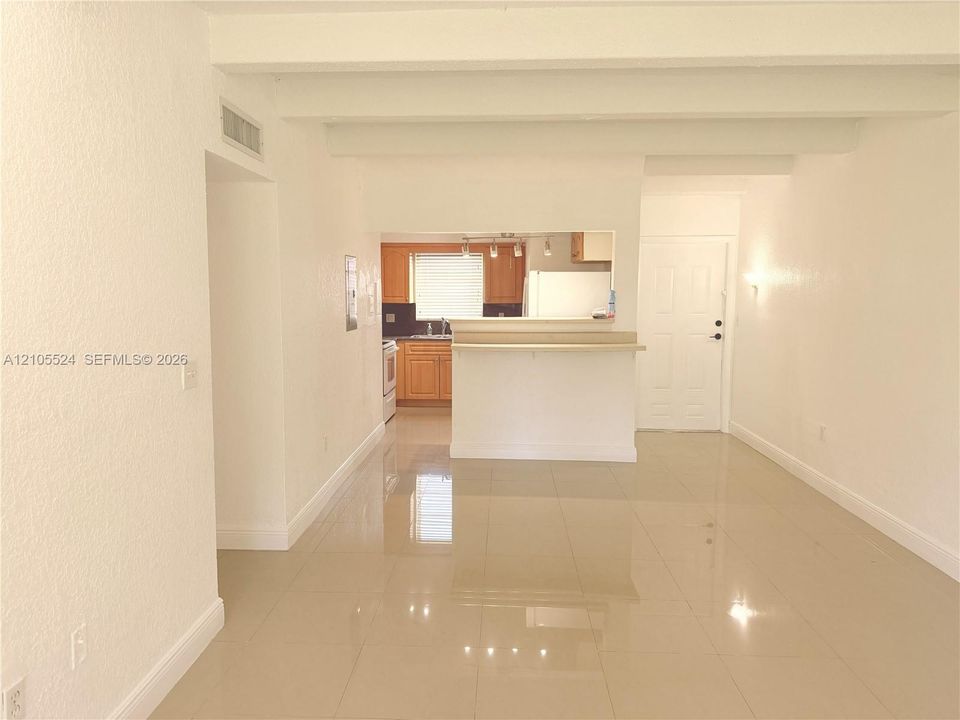В аренду: $2,290 (2 спален, 1 ванн, 730 Квадратных фут)