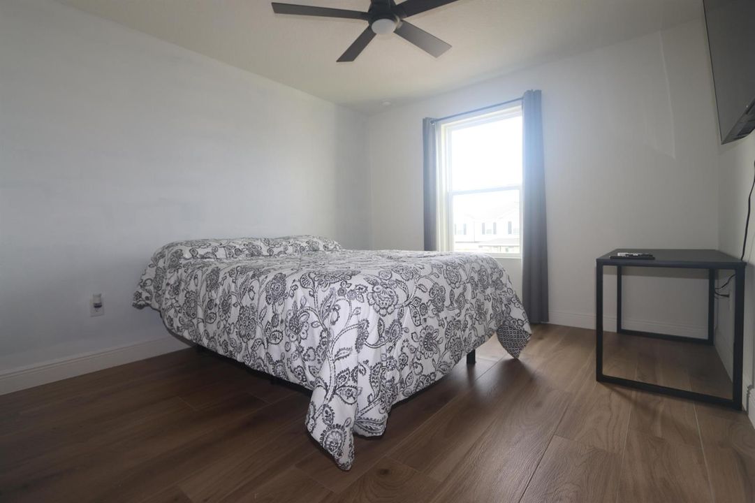 22 up bedroom 3