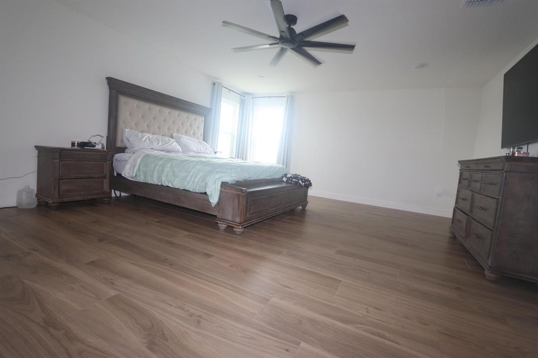 18 Master up bed 2