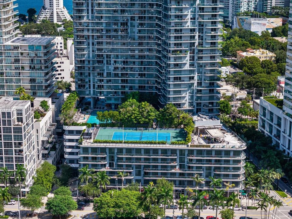 В аренду: $9,500 (2 спален, 3 ванн, 1569 Квадратных фут)
