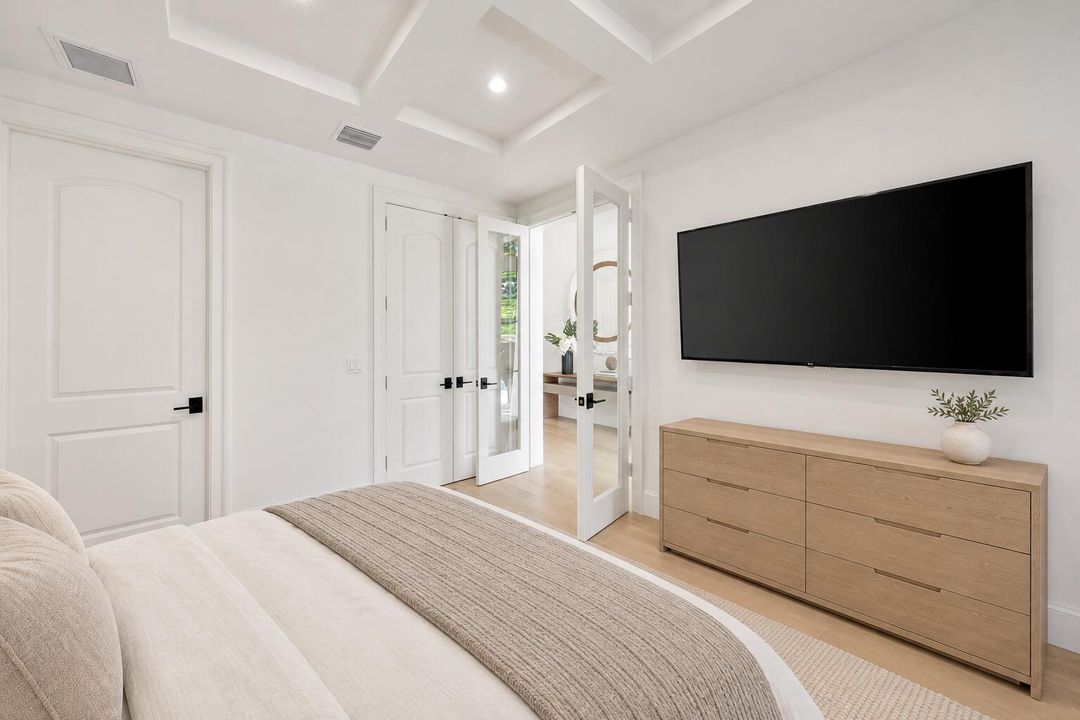 Bedroom 1 - 1st Floor Ensuite