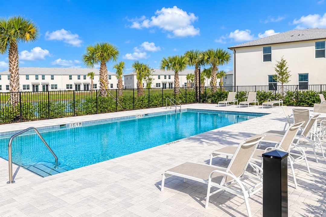 Sunny Resort-Style Community Pool