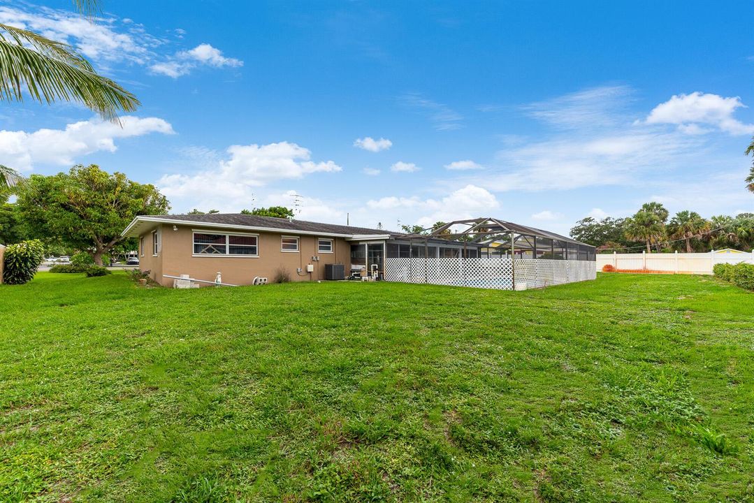 925 SE Osceola St, Stuart, FL 34994-15