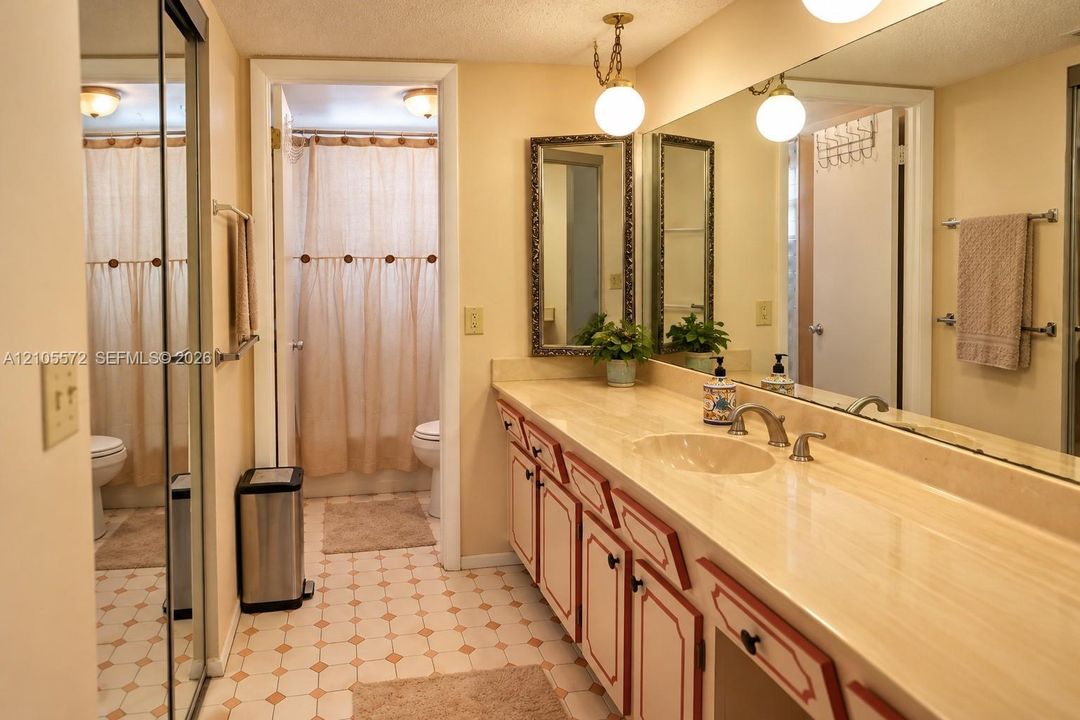 For Sale: $80,000 (2 beds, 2 baths, 1102 Square Feet)