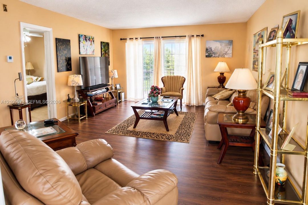 For Sale: $80,000 (2 beds, 2 baths, 1102 Square Feet)