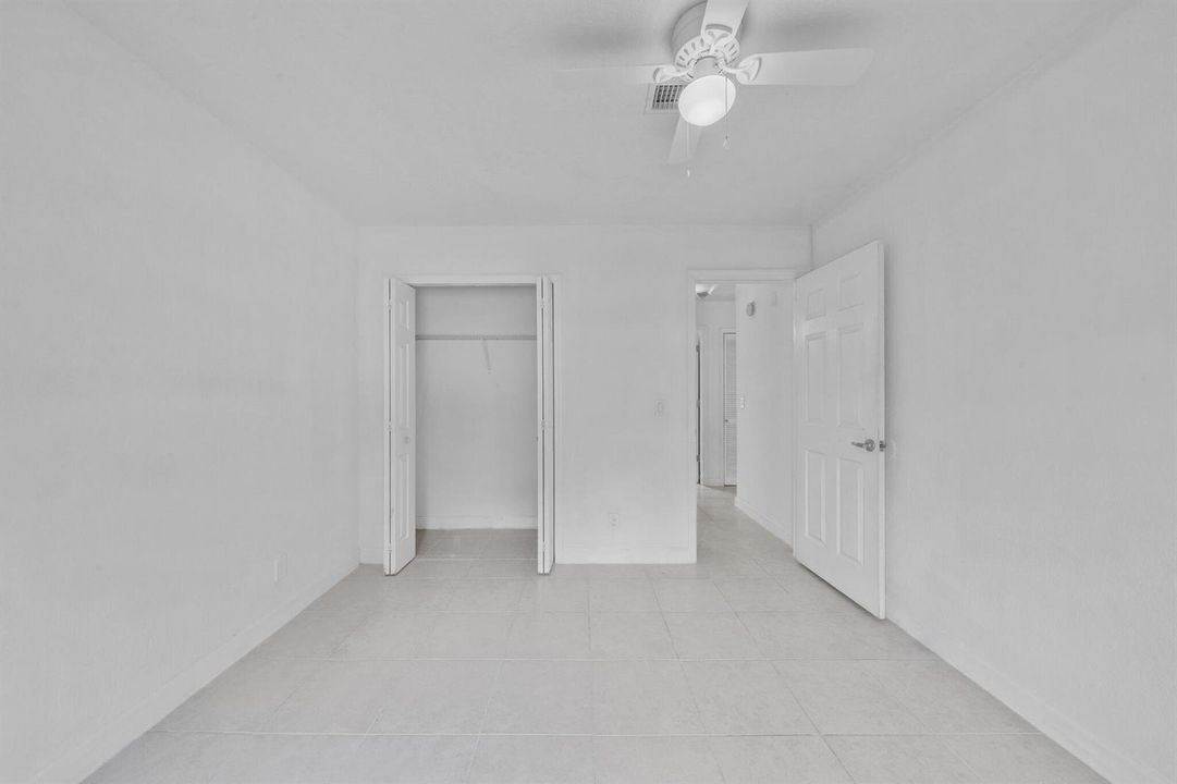 10 Guest Bedroom B (3)