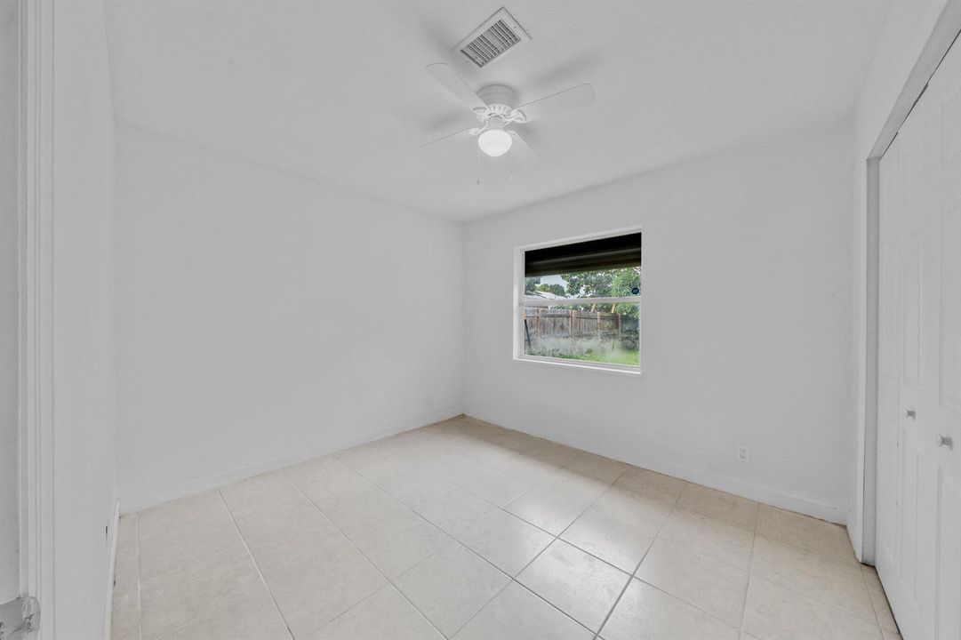 7 Guest Bedroom A (2)