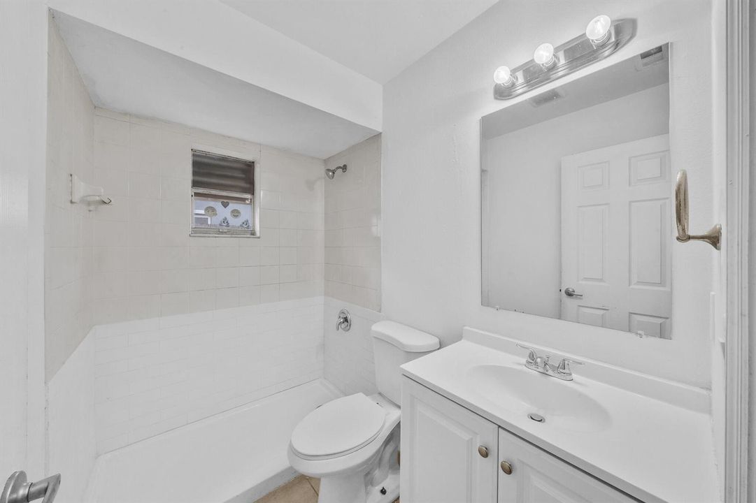 9 Guest Bathroom (2)