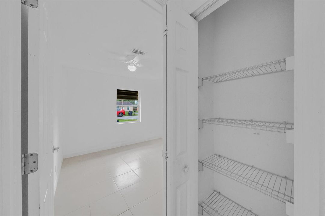 10 Guest Bedroom B (1)
