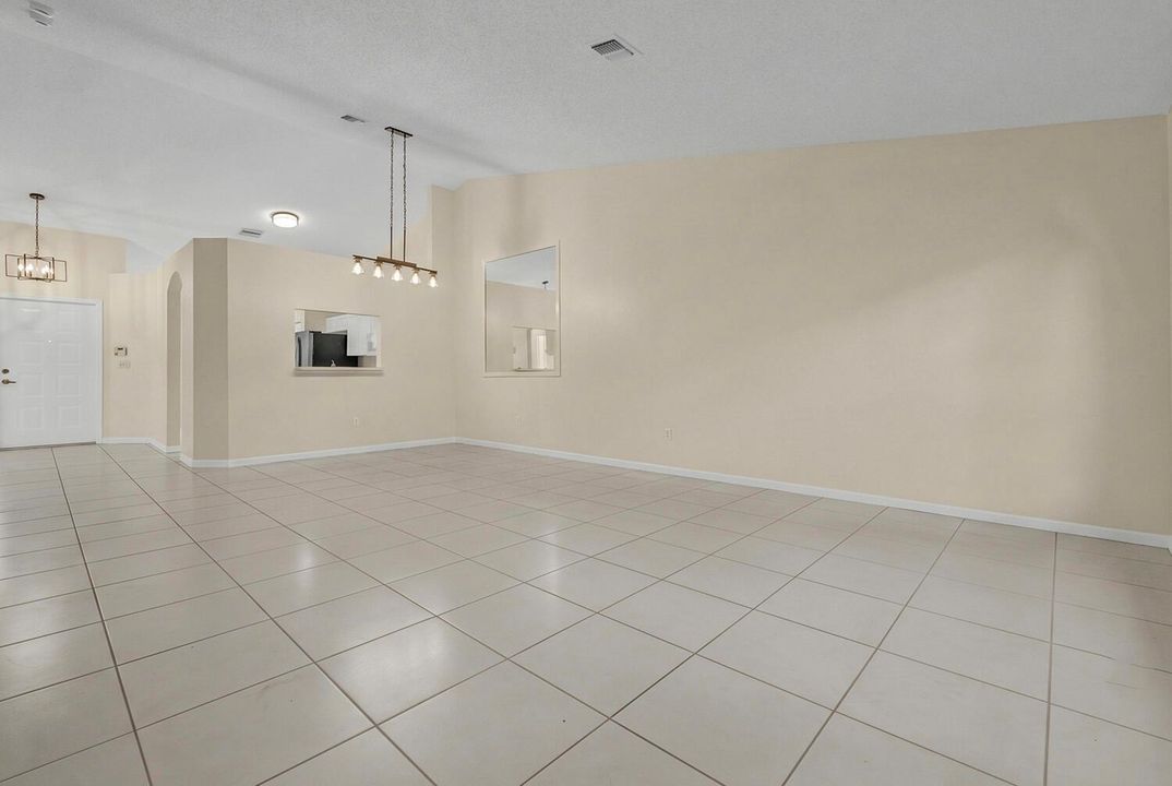 Living Room/Dining Area