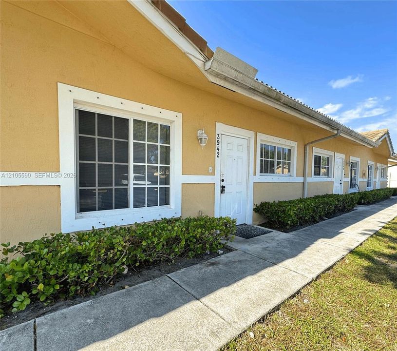 En Venta: $284,900 (2 camas, 2 baños, 950 Pies cuadrados)